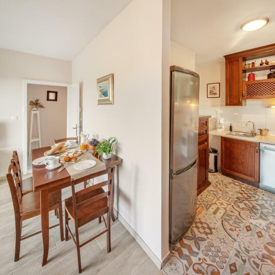 Figa Apartman Benko Milatic Jelsa  Ngoại thất bức ảnh