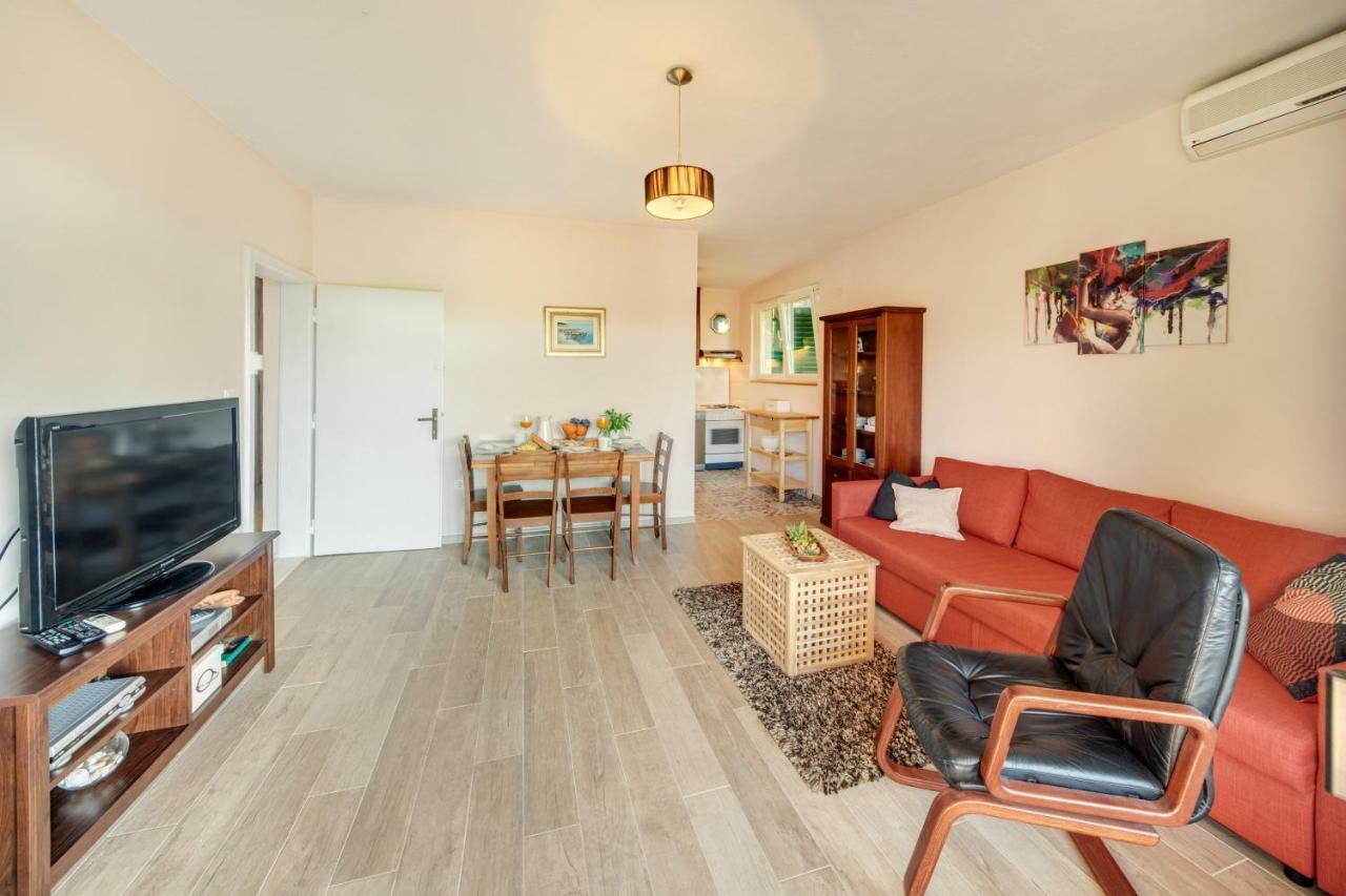 Figa Apartman Benko Milatic Jelsa  Ngoại thất bức ảnh